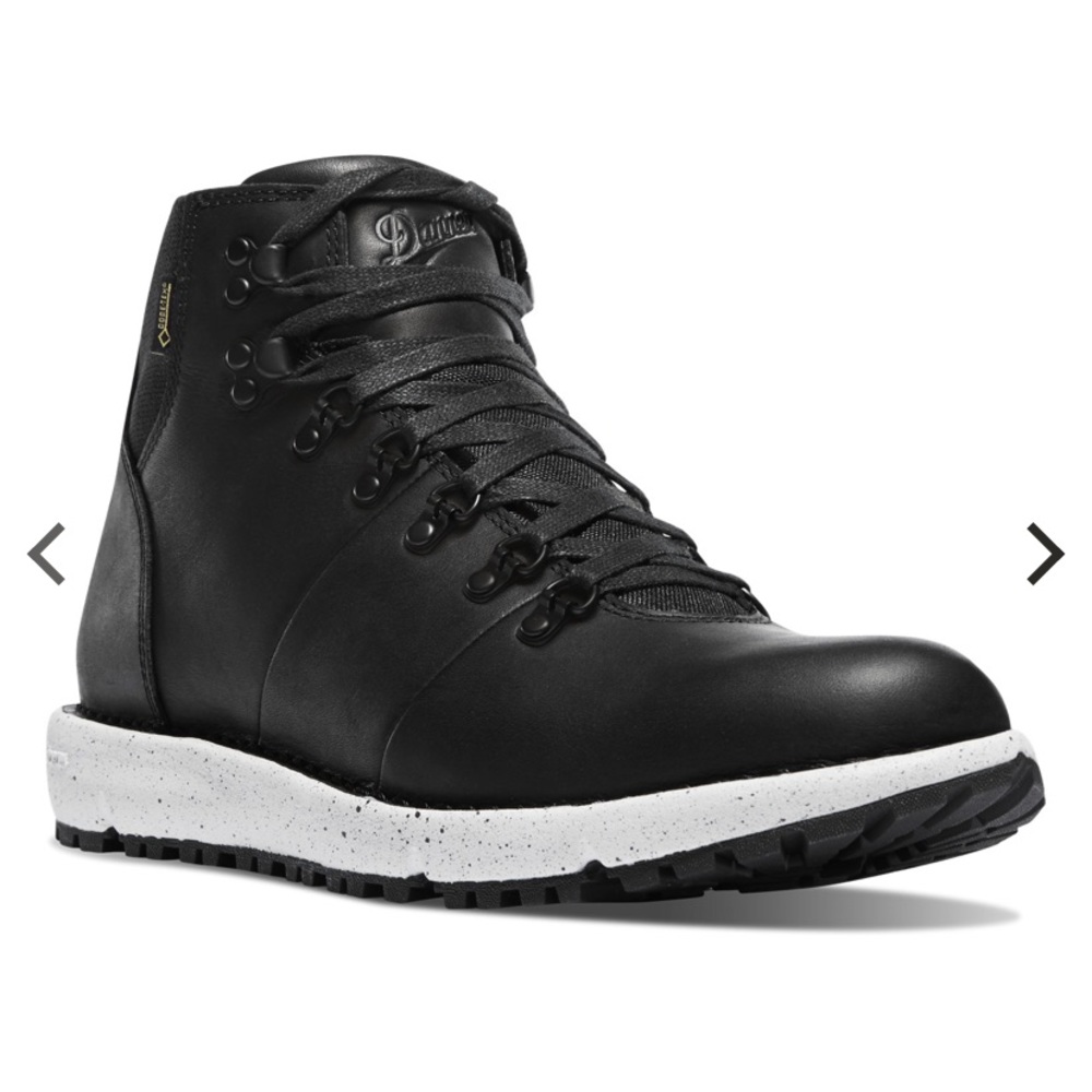 Danner Vertigo 917- BRAND NEW- never used-included extra red laces